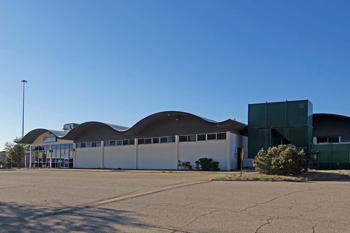 General view 2 of the Continental Bakery showing the thin-shell concrete roof in May 2017.