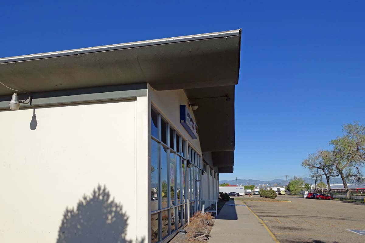 Close-up view 1 of the Continental Bakery showing the thin-shell concrete roof in May 2017.