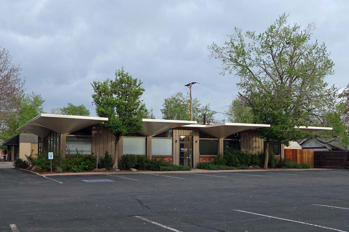 General view 3 of the Mr. Steak restaurant showing the thin-shell concrete roof in May 2017.