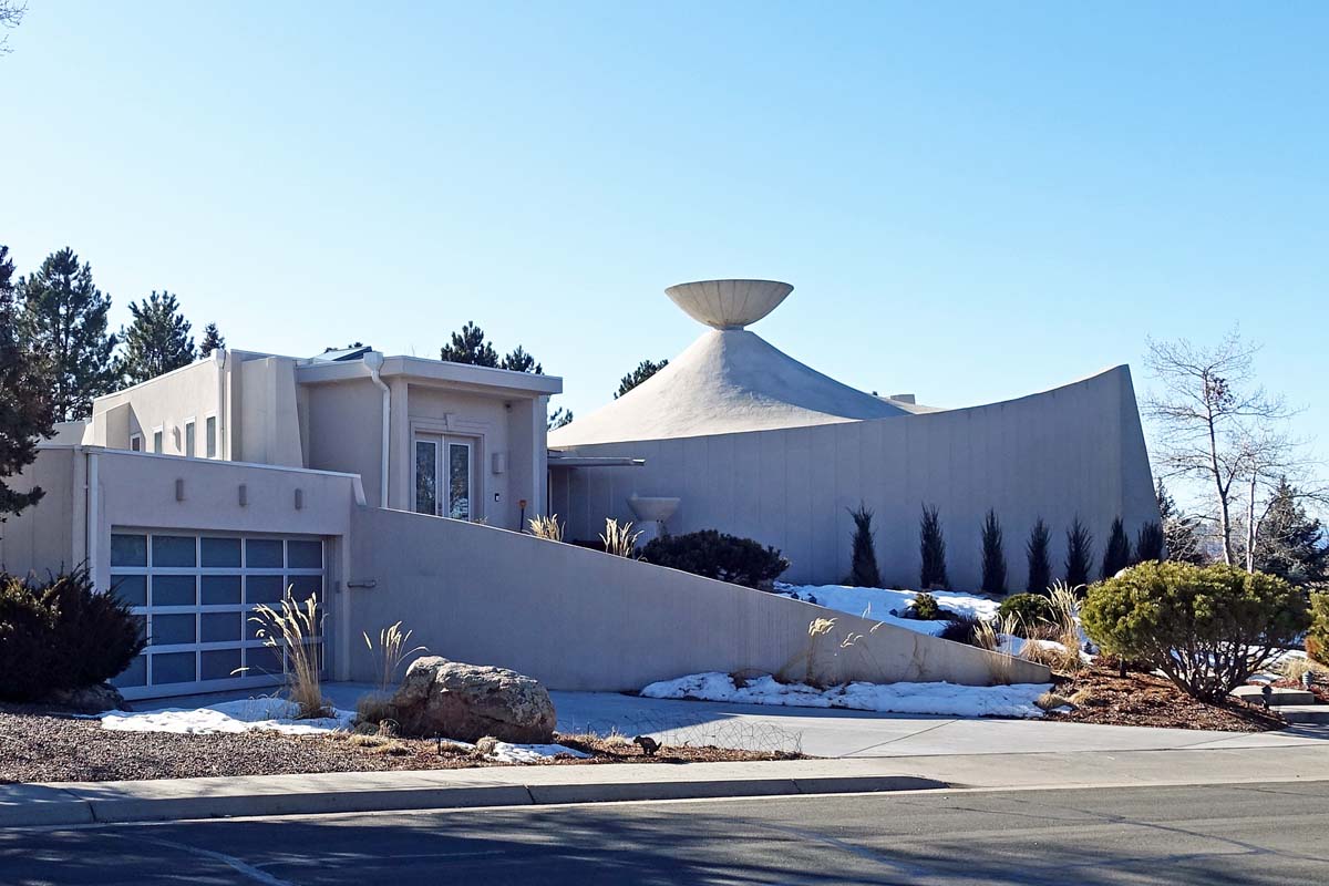 General view 1 of the Frank R. Ross house showing the roof's concrete bowl in December 2019.