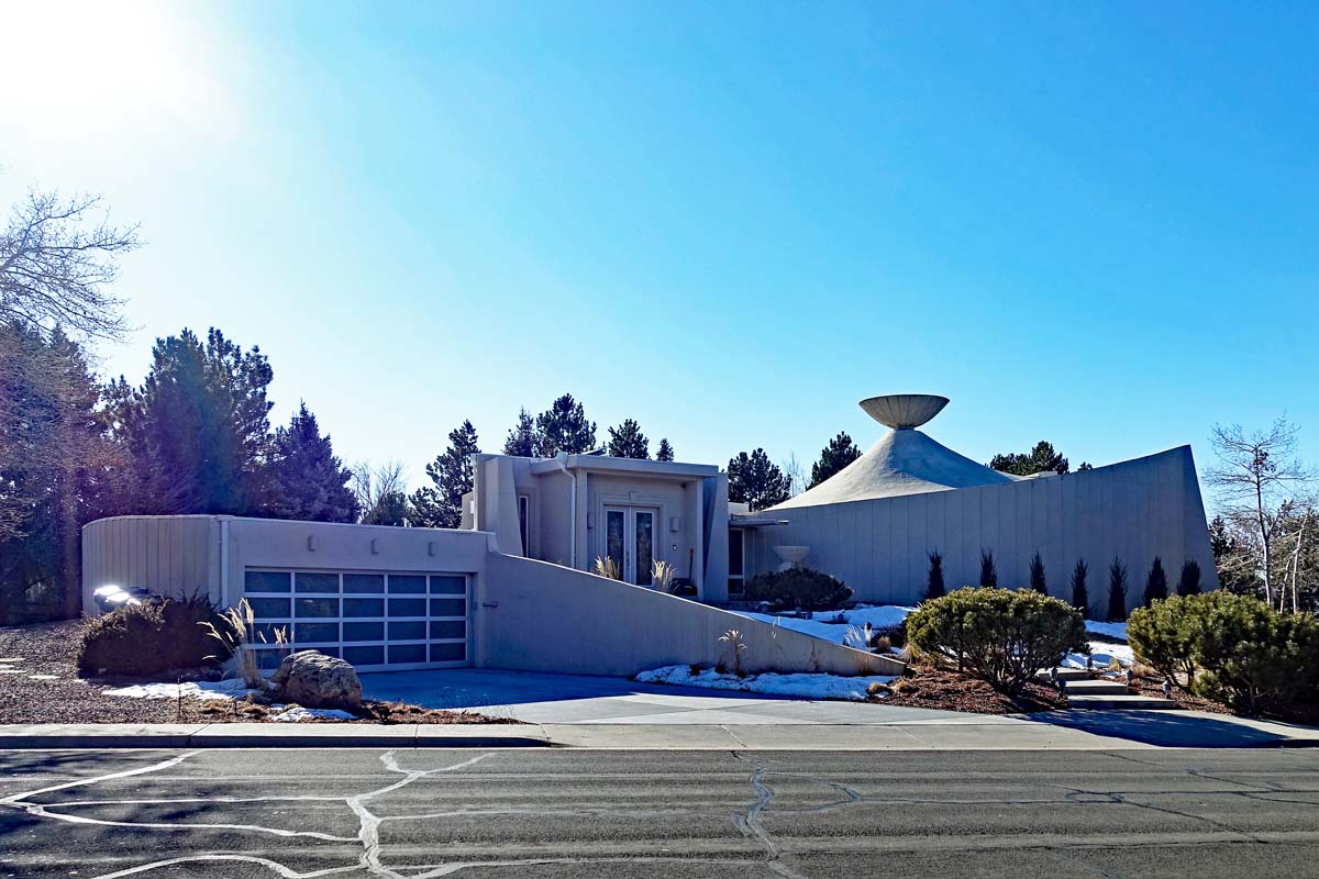 General view 2 of the Frank R. Ross house showing the roof's concrete bowl in December 2019.